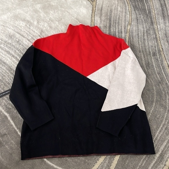 Diva Plus Color Block Sweater - Picture 2 of 5